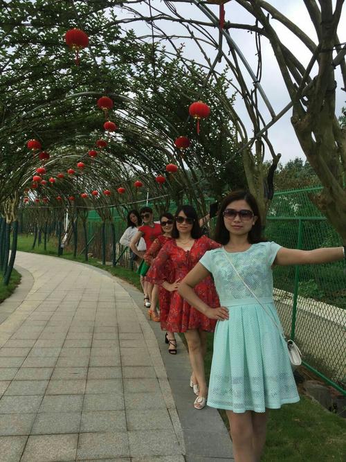 位于湖南省益阳市资阳区长春镇,距城区仅5公里,这里绿树成荫,鲜花簇拥